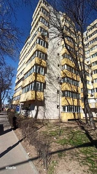 Apartament cu 4 camere decomandat în Lacul Tei
