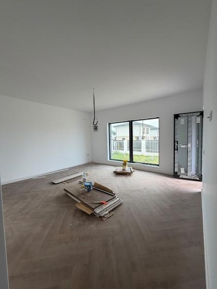 Casă individuală cu 4 camere cu Teren 500 Mp în Găureni