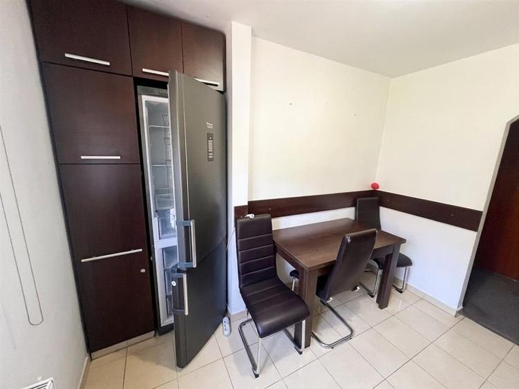 Apartament cu 3 camere decomandat în Dacia