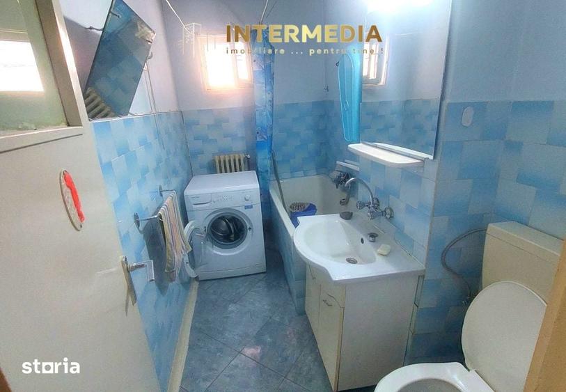 Apartament cu 3 camere spatios in bloc de caramida, etajul 1, CETATE - 1