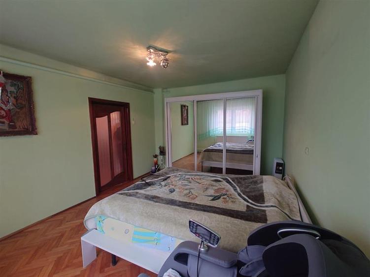Casă individuală cu 9 camere cu Teren 2339 Mp în Exterior Nord