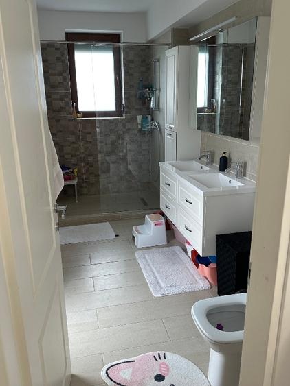 Duplex cu 3 camere cu Canalizare în Central