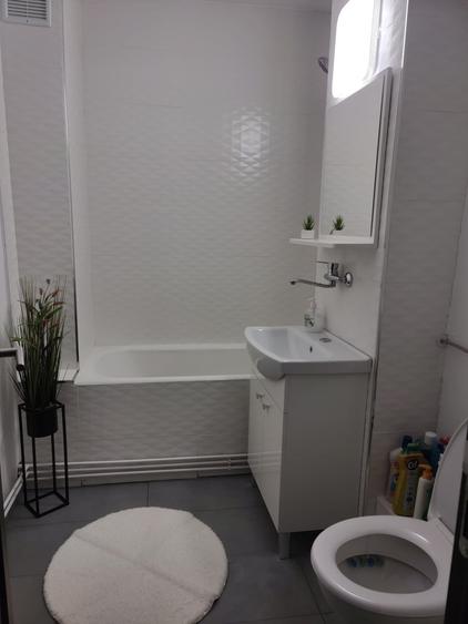 Apartament cu 2 camere decomandat în Livezeni