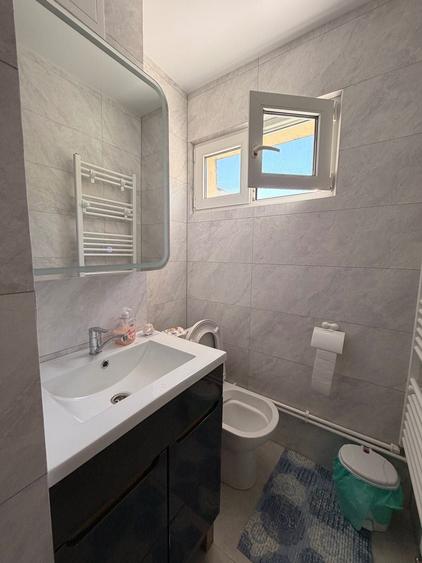 Apartament cu 2 camere semidecomandat în Podu Roș