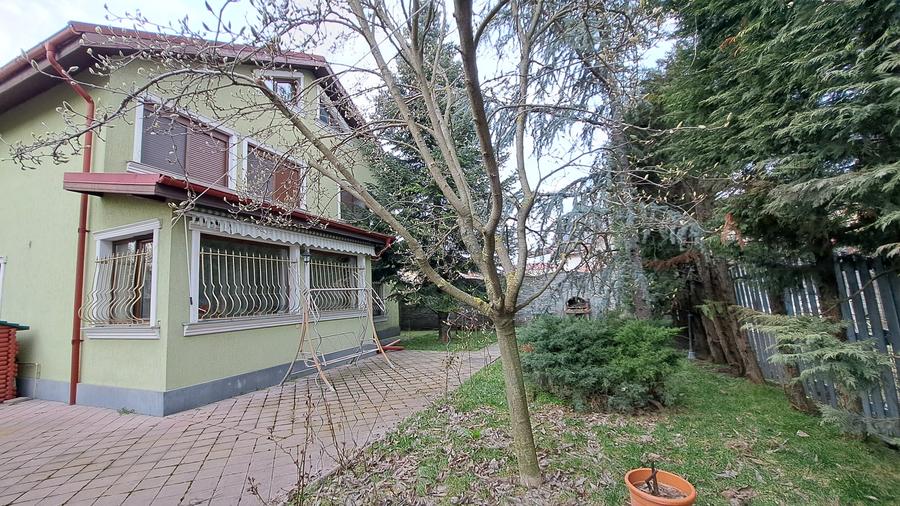 Casă individuală cu 5 camere cu Teren 893 Mp în Ultracentral