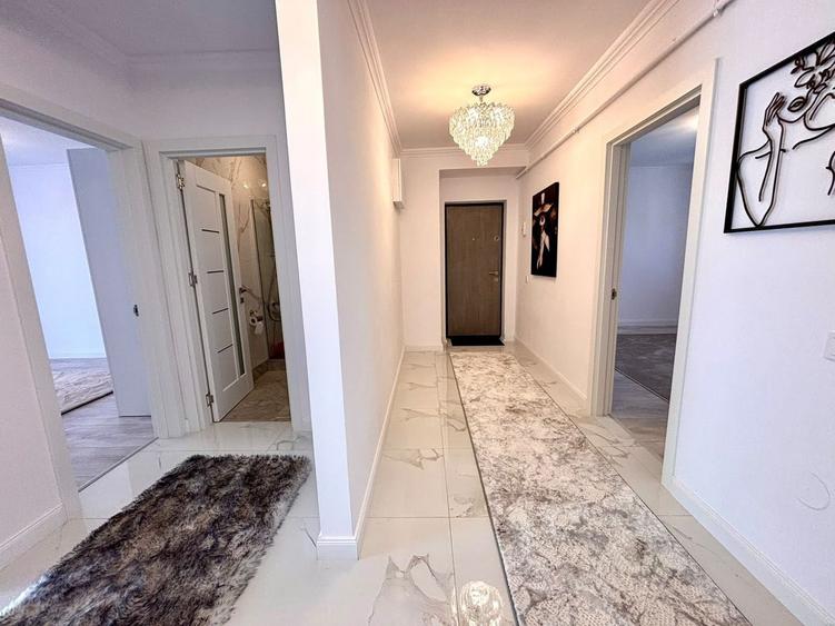 Apartament cu 5 camere decomandat în Cristian