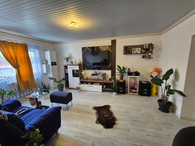 Casă individuală cu 4 camere cu Teren 300 Mp în Muncitoresc