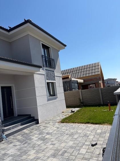 Duplex cu 5 camere cu Canalizare în Giarmata