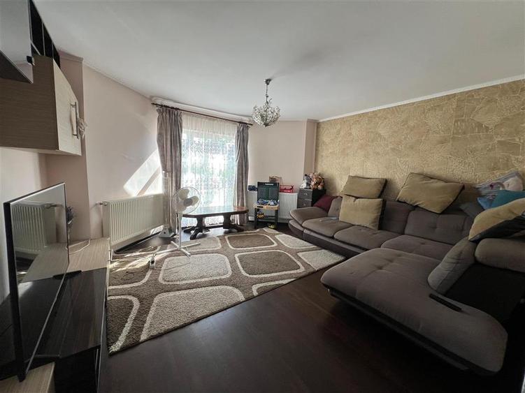 Casă cu 4 camere cu Teren 684 Mp în Lețcani