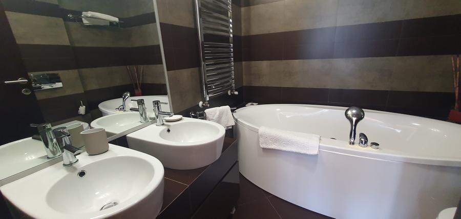Apartament cu 3 camere decomandat, mobilat în Iancu Nicolae