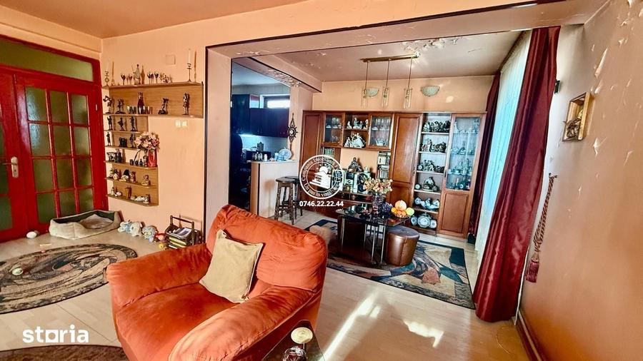 Casă cu 8 camere cu Teren 250 Mp în Păcurari