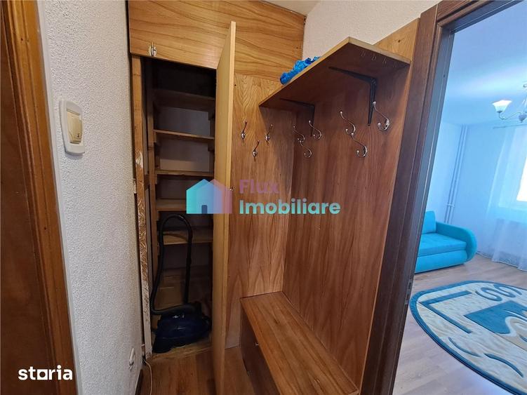 Apartament cu 2 camere decomandat în Policlinica