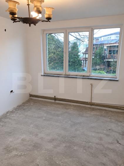Apartament cu 3 camere semidecomandat în 9 Mai
