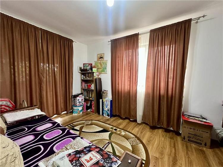 Casă cu 4 camere cu Teren 694 Mp în Voinești