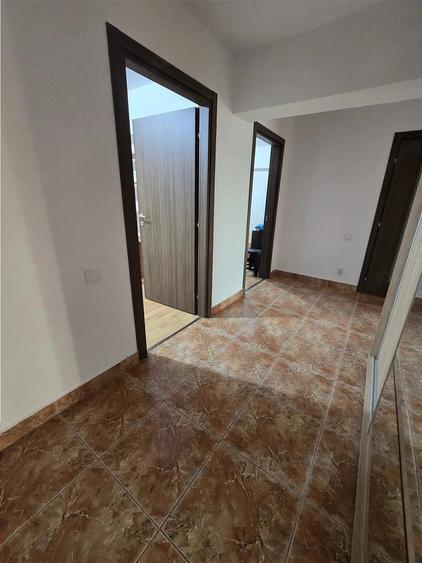 Apartament cu 4 camere decomandat în Berceni