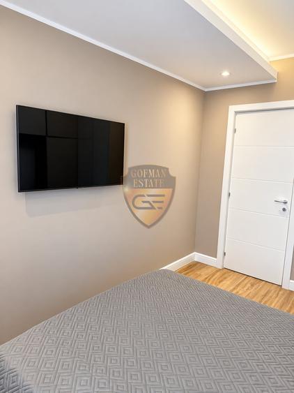 Apartament cu 3 camere decomandat, mobilat în Palazu Mare