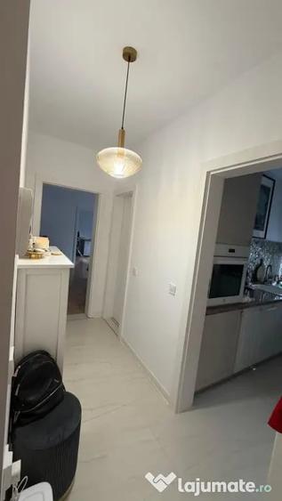 Apartament cu 3 camere semidecomandat în Ultracentral