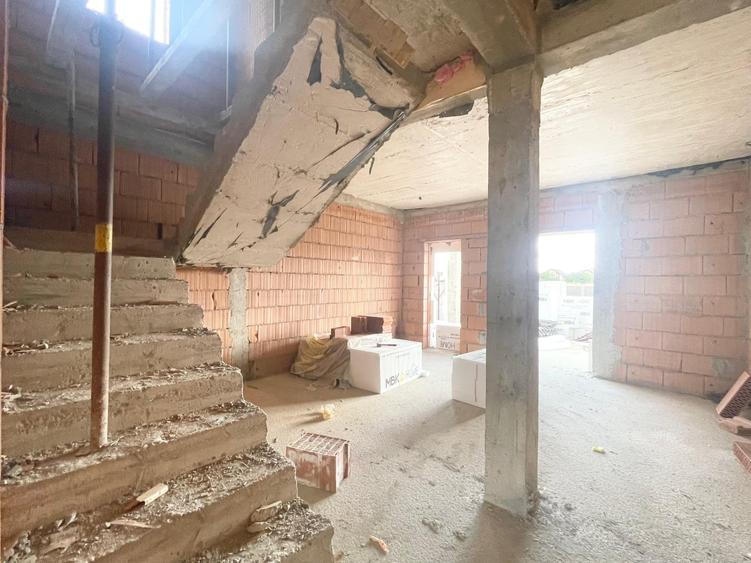 Duplex cu 4 camere cu Canalizare în Urseni