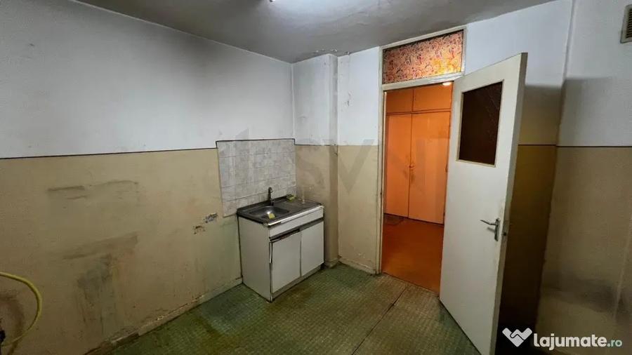 Apartament cu 3 camere decomandat în Costin Georgian