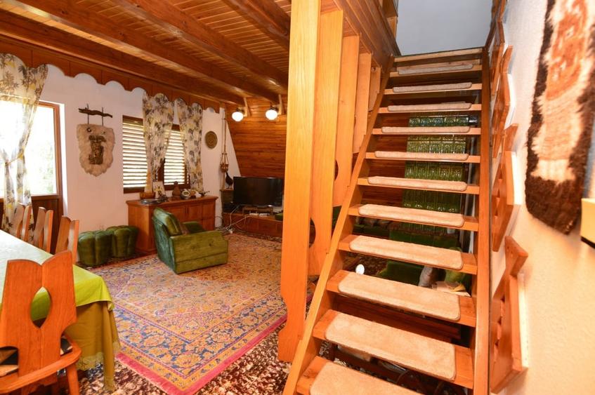 Casă individuală cu 6 camere cu Canalizare în Plopeni