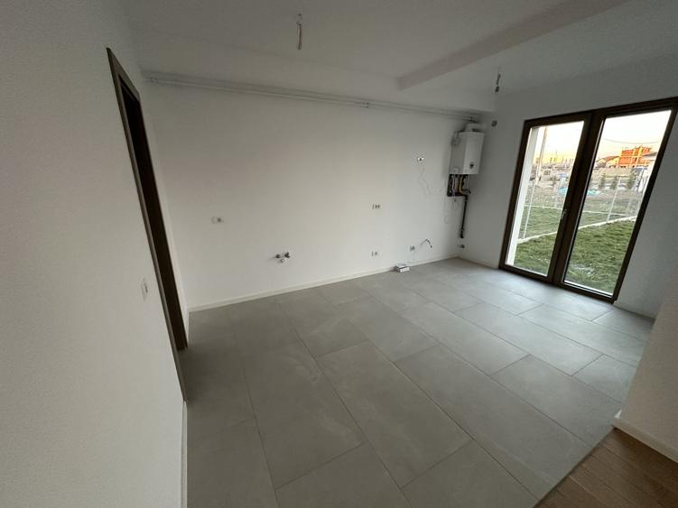 Duplex cu 4 camere cu Canalizare în Exterior Nord