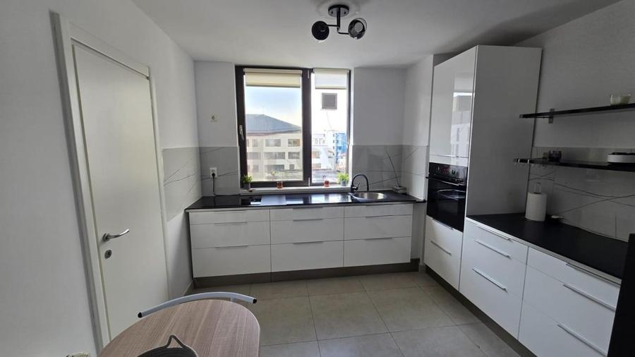 Apartament cu 5 camere decomandat, mobilat în Herăstrău