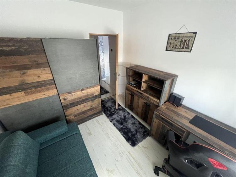 Apartament cu 3 camere semidecomandat, mobilat în Circumvalațiunii