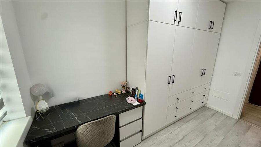 Apartament cu 3 camere decomandat, mobilat în Mircea cel Bătrân