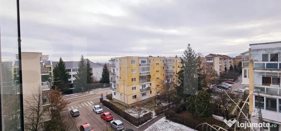 Apartament cu 5 camere decomandat în Central