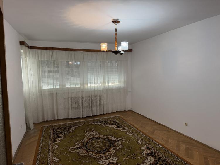 Apartament cu 3 camere decomandat în Mihai Viteazul