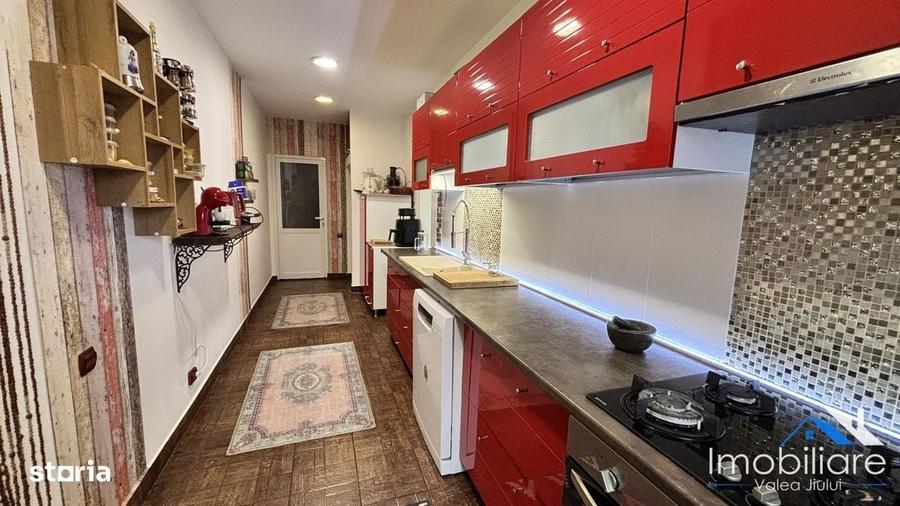 Casă cu 4 camere în Petros