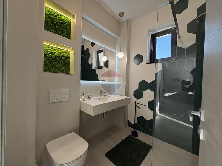 Apartament cu 2 camere semidecomandat, mobilat în Central