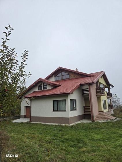 Casă cu 8 camere cu Teren 961 Mp în Hemeiuș