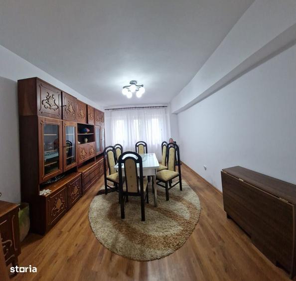Apartament cu 4 camere decomandat în Central