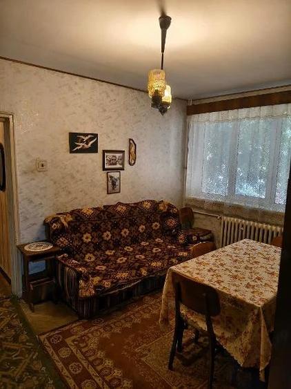 Apartament cu 3 camere semidecomandat în Est