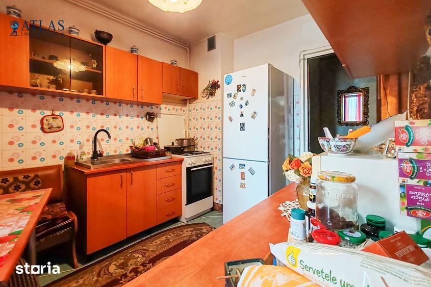 Apartament cu 3 camere decomandat, mobilat în Hărmanului