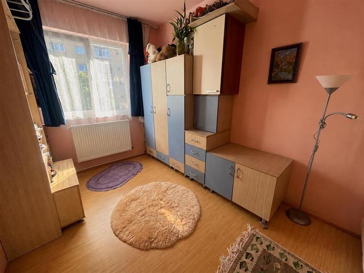 Apartament cu 2 camere nedecomandat, mobilat în Vasile Aaron