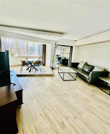 Apartament cu 4 camere decomandat, mobilat în Herăstrău