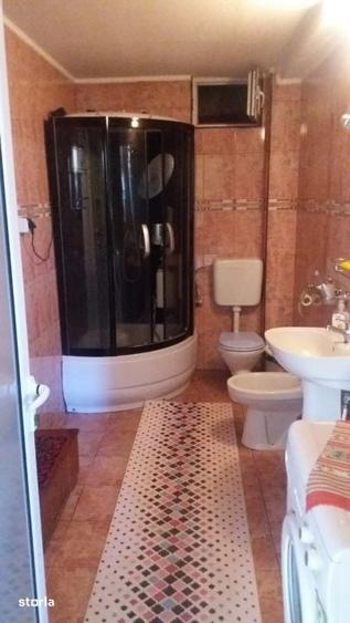 Casă cu 5 camere cu Teren 450 Mp în Recea