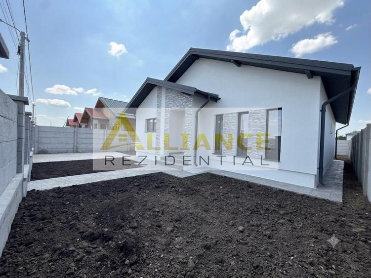 Casă individuală cu 4 camere decomandat cu Canalizare în Berceni