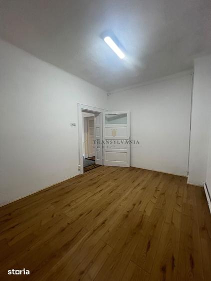 Casă cu 4 camere cu Teren 1300 Mp în Central