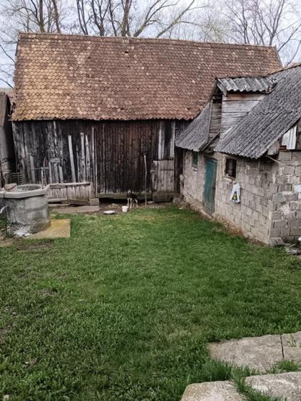 Casă cu 4 camere cu Teren 742 Mp în Apața