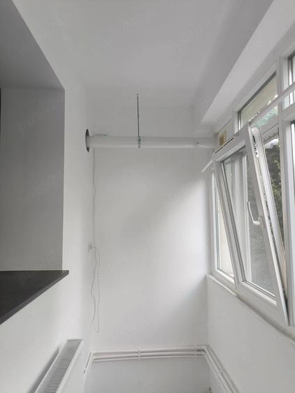Apartament cu 3 camere semidecomandat în Berceni