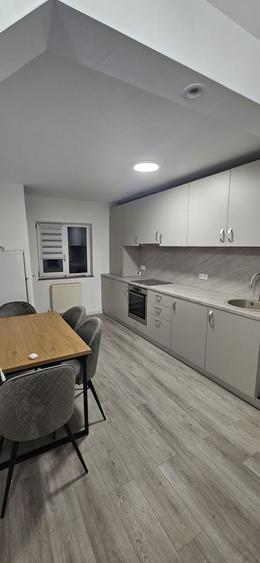 Apartament cu 3 camere decomandat în Petru Rareș