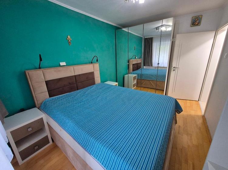 Apartament cu 3 camere decomandat în Tineretului