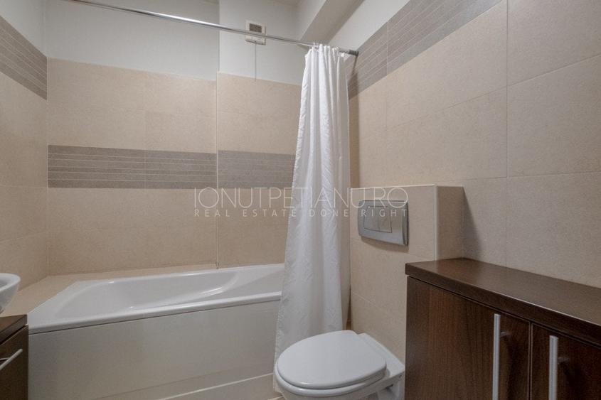Apartament cu 3 camere semidecomandat, mobilat în Pipera