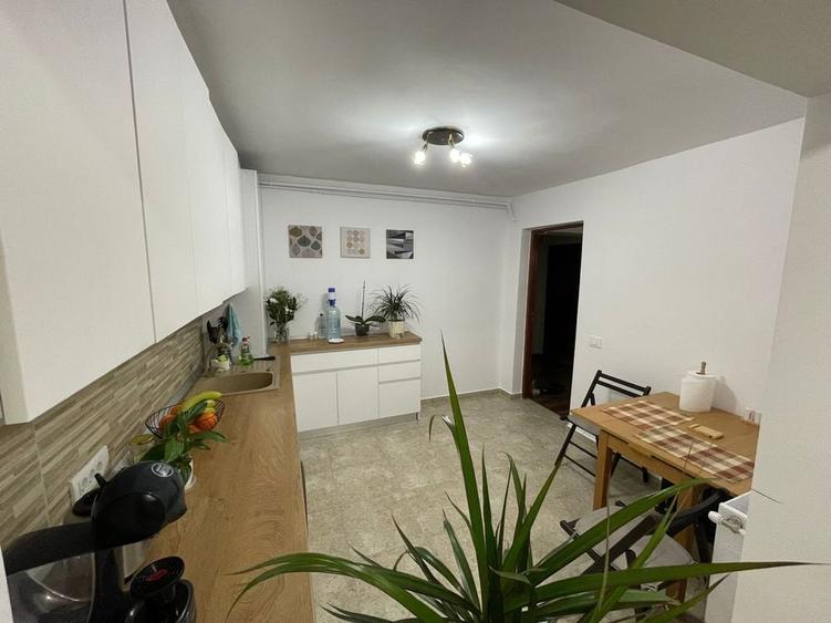 Apartament cu 3 camere decomandat în Micro 5