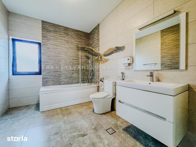 Casă cu 5 camere cu Teren 530 Mp în Gheorgheni