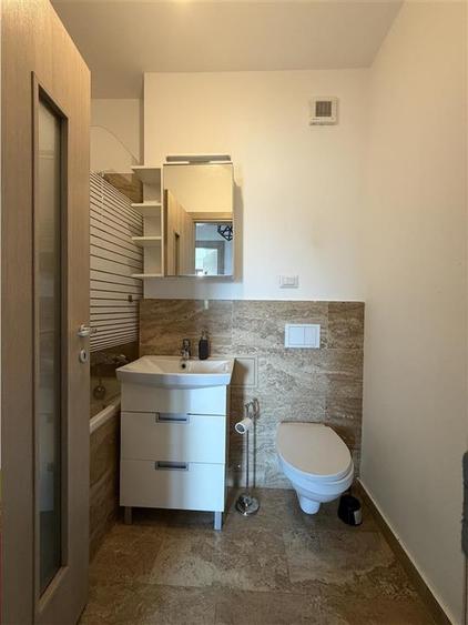 Apartament cu 3 camere decomandat în Nicolina