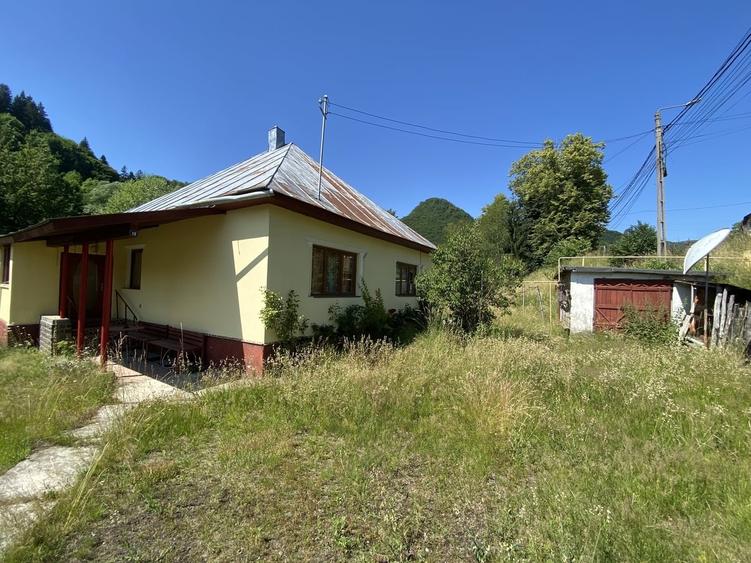 Casă cu 2 camere cu Teren 1742 Mp în Central